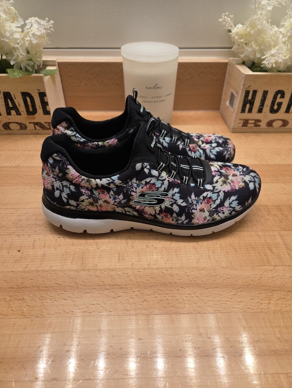 Skechers Summits - Vibrant Oasis Sneakers Black/Multi Women's Size 7.5